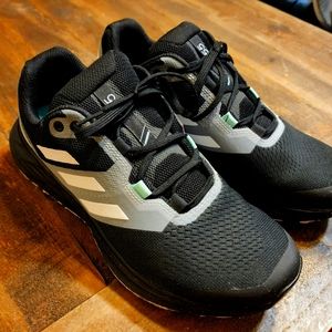 Woman's Addias 225 Terrex